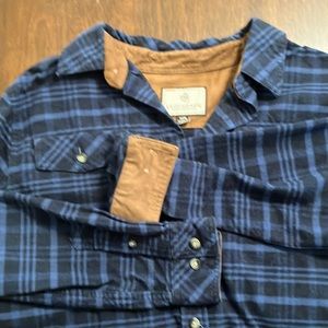 Mens Legendary Whitetails stretch flannel shirt, size Medium